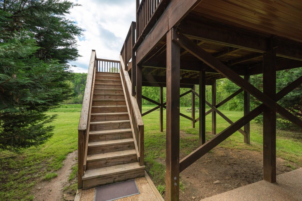 Steps to cabin